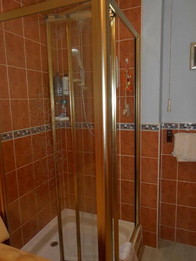 פורפאר Rose Villa Bed And Breakfast מראה חיצוני תמונה