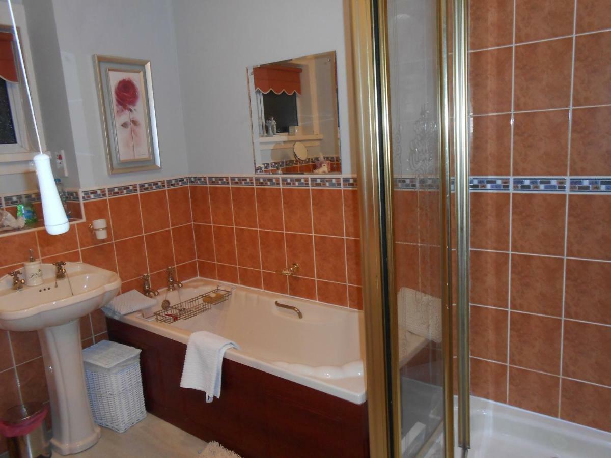 פורפאר Rose Villa Bed And Breakfast מראה חיצוני תמונה